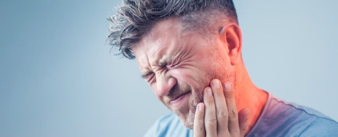 What to Do With a Broken or Cracked Tooth